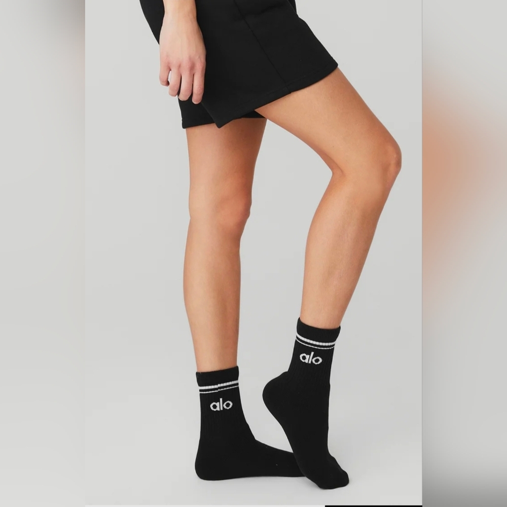 Alo Yoga Unisex Half-Crew Sock Athletic Core: Black/White Medium $34 - Picture 2 of 11